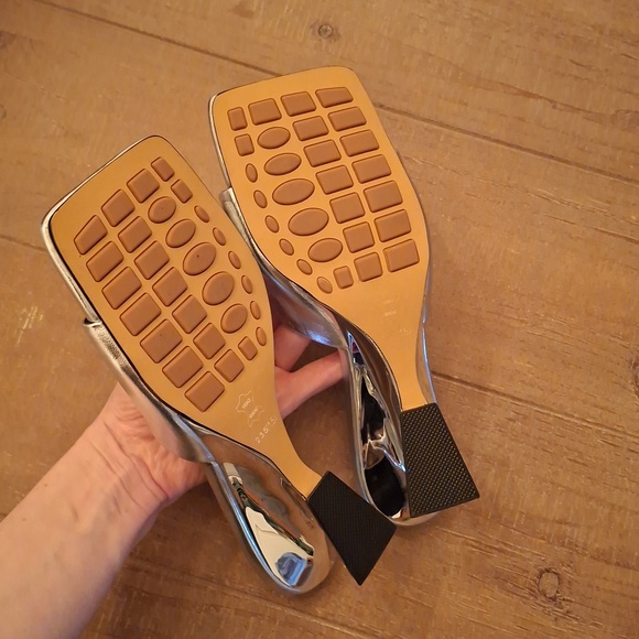 Metallic Silver Square-toed Leather Mules with Architectural Heel (EU 37/US 7) - Picture 7 of 10